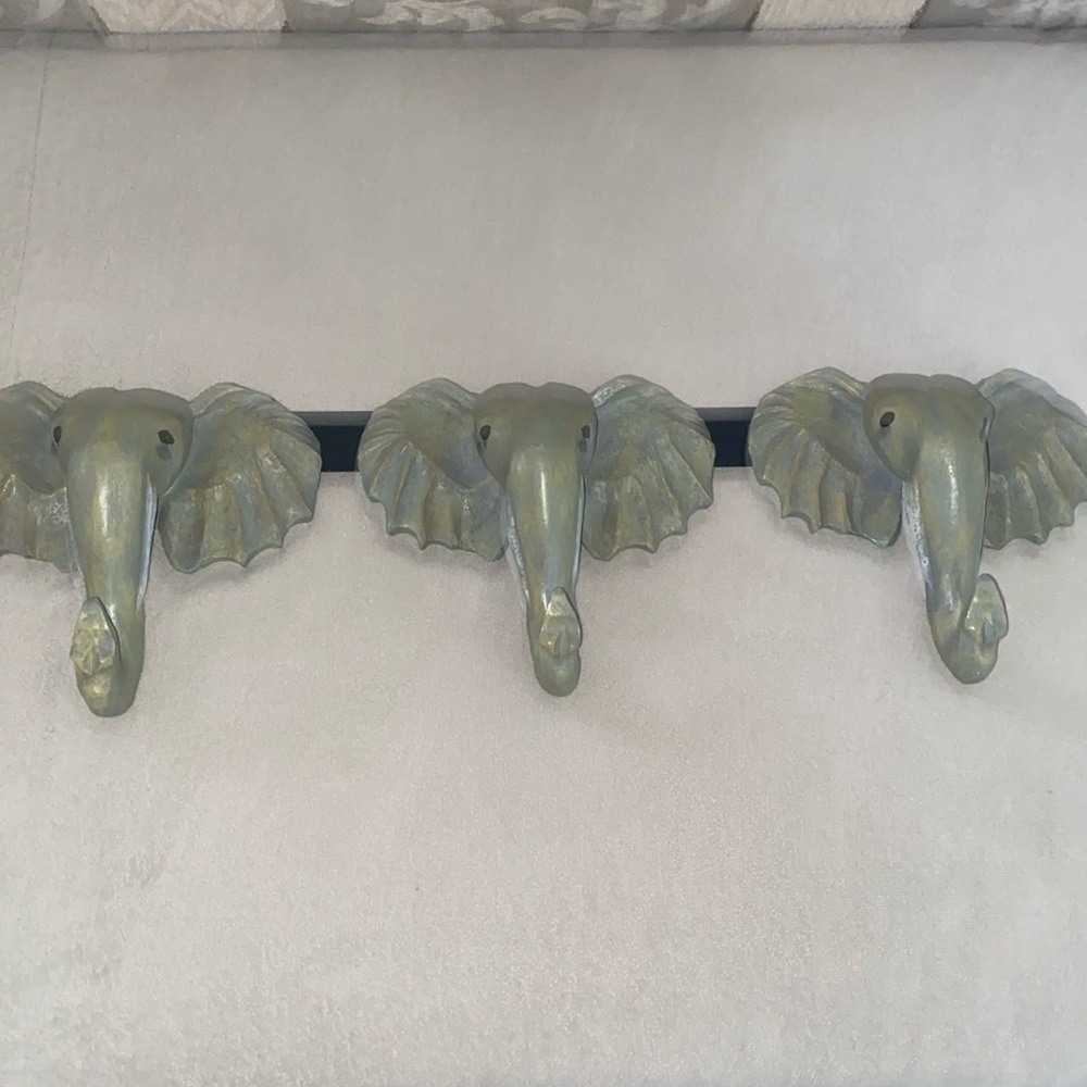 Elephant hooks. Large elephant head hooks, in as new condition.